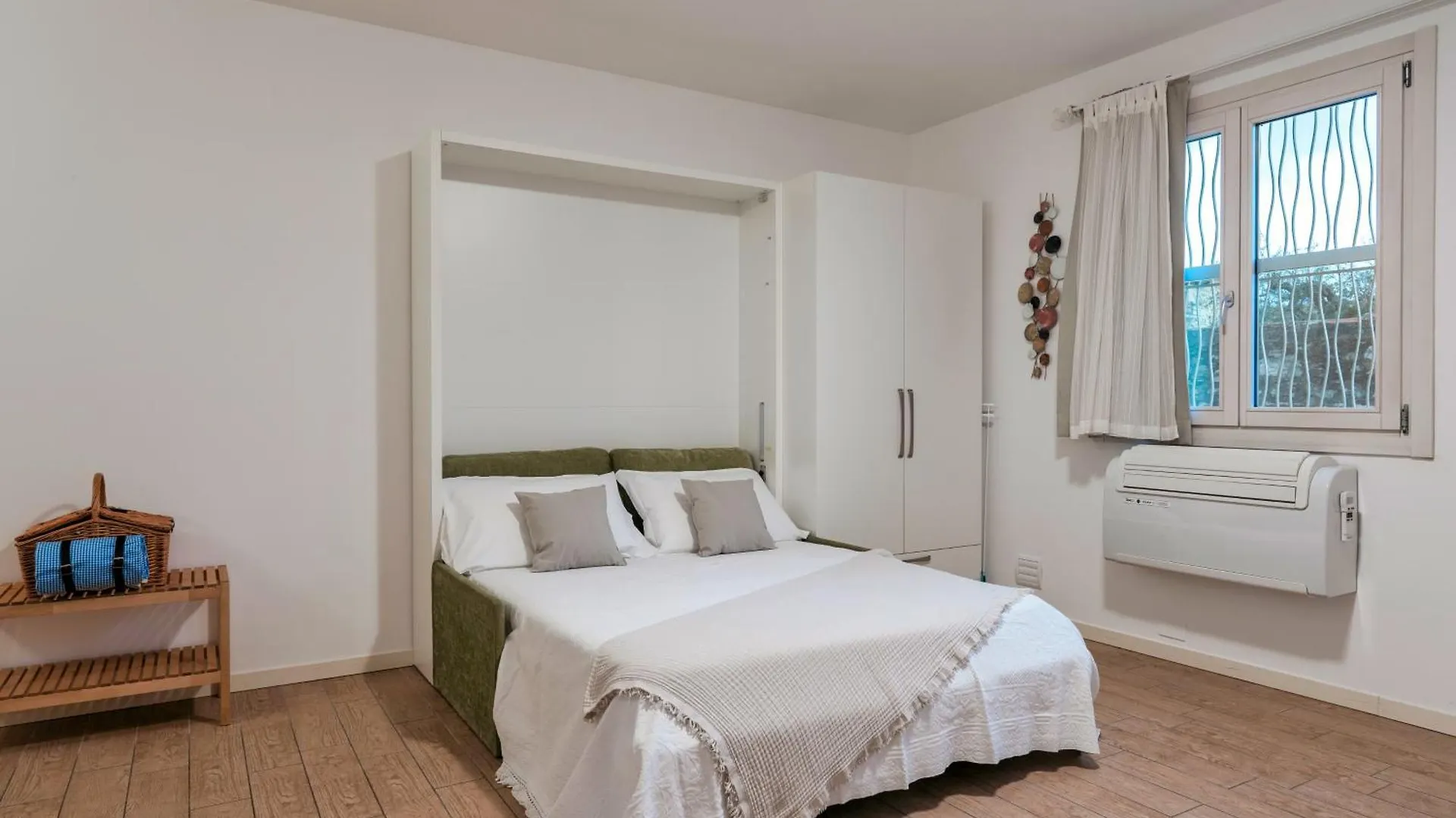 Tiny Oasis - Studio By The Lake Toscolano-Maderno 0*,