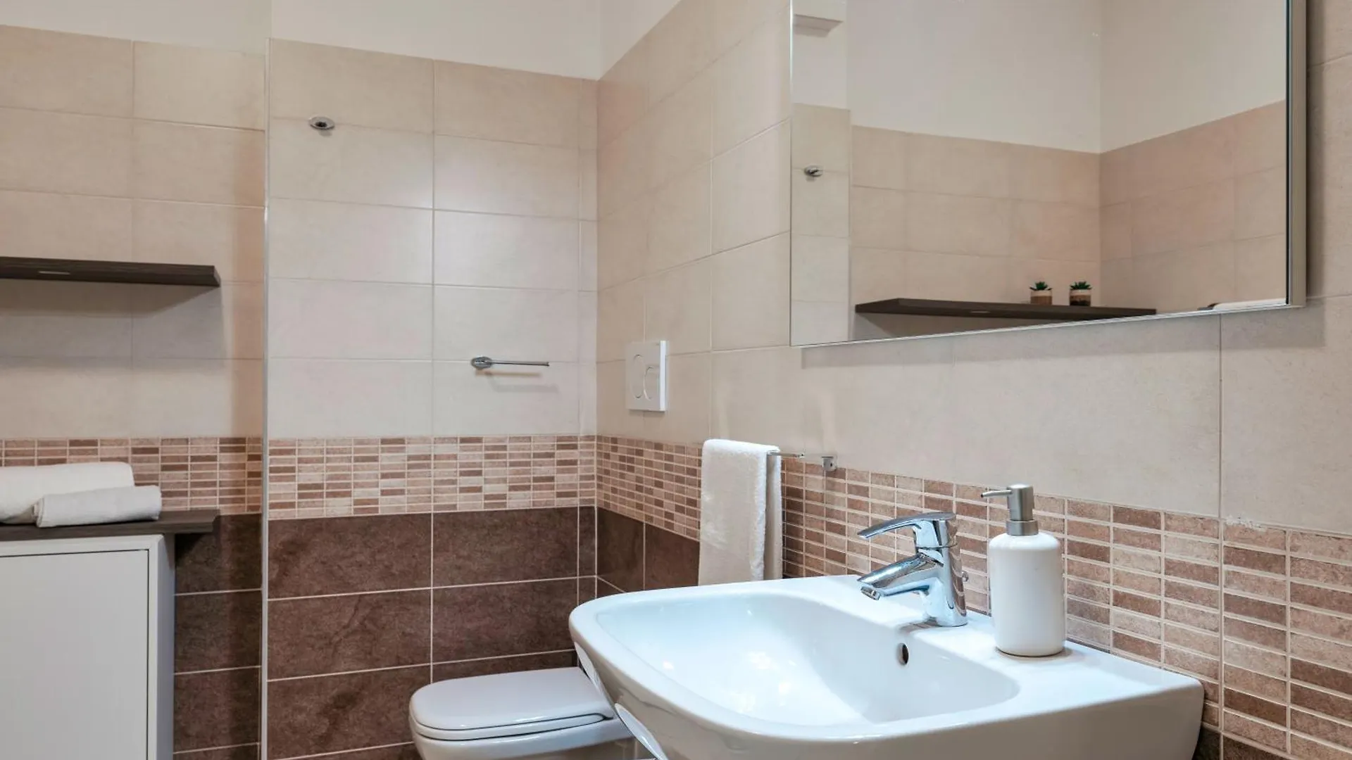 Tiny Oasis - Studio By The Lake Toscolano Maderno 0*,
